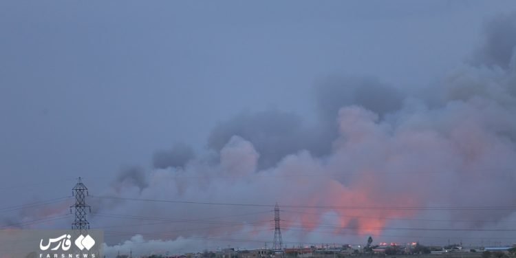 Lightning sets fire to Meighan wetland in central Iran