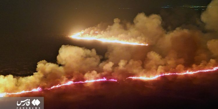 Lightning sets fire to Meighan wetland in central Iran