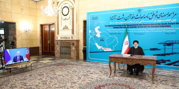 Iran, Russia sign contract to build Rasht-Astara railway