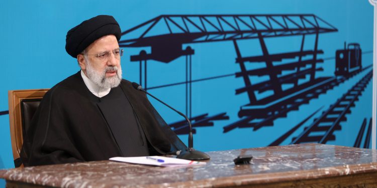 Iran, Russia sign contract to build Rasht-Astara railway