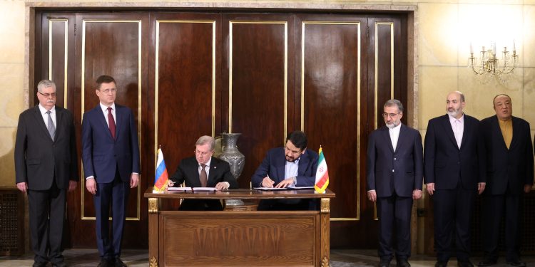 Iran, Russia sign contract to build Rasht-Astara railway