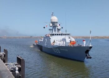 Russian naval vessel docks at Iranian port