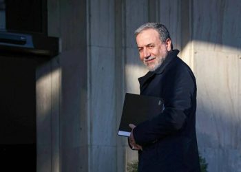 Iran-US talks resume amid conflicting US signals and Iranian demand for clarity